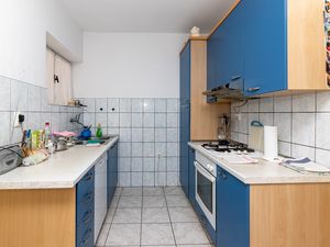 23931161-Ferienwohnung-6-Supetar-300x225-5