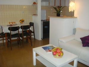 23931686-Ferienwohnung-5-Supetar-300x225-4