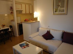 23931686-Ferienwohnung-5-Supetar-300x225-5