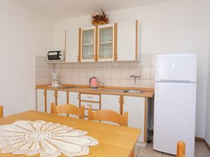 23932562-Ferienwohnung-6-Supetar-300x225-3