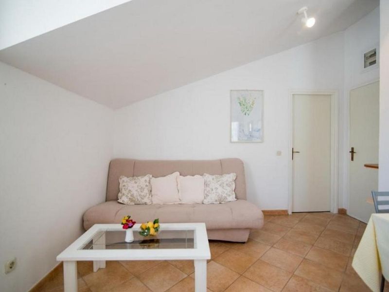 23932600-Ferienwohnung-3-Supetar-800x600-1