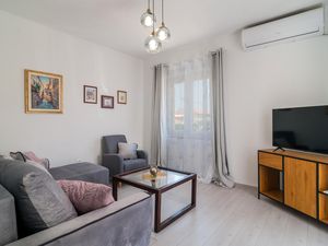 23756089-Ferienwohnung-5-Supetar-300x225-2