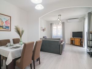 23756089-Ferienwohnung-5-Supetar-300x225-3