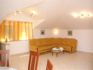 23927647-Ferienwohnung-6-Supetar-300x225-1