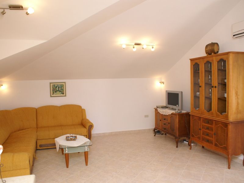 23927647-Ferienwohnung-6-Supetar-800x600-2