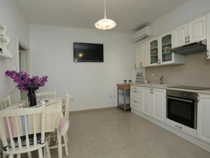 24018981-Ferienwohnung-4-Supetar-300x225-2