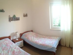 24018981-Ferienwohnung-4-Supetar-300x225-4