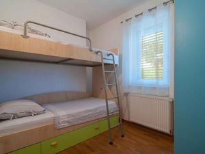 24031306-Ferienwohnung-4-Supetar-300x225-4