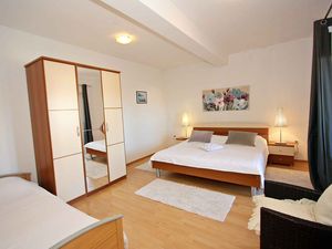 24032166-Ferienwohnung-6-Supetar-300x225-3