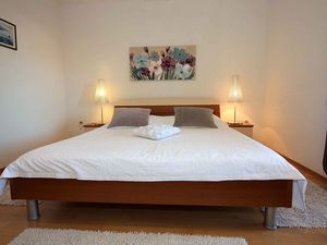 24032166-Ferienwohnung-6-Supetar-300x225-4