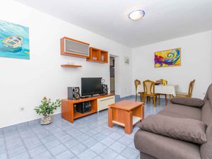 24032333-Ferienwohnung-4-Supetar-300x225-5