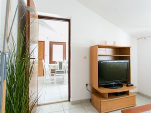 23928662-Ferienwohnung-6-Supetar-300x225-3