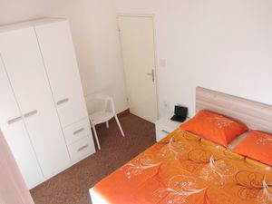 23929878-Ferienwohnung-5-Supetar-300x225-3