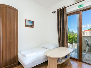 18689522-Ferienwohnung-4-Supetar-300x225-2