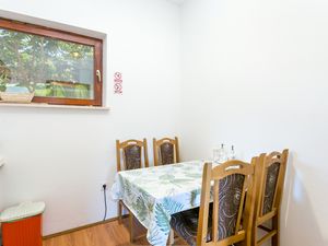 18689522-Ferienwohnung-4-Supetar-300x225-4