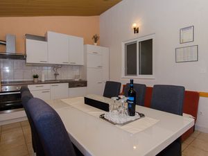 23929878-Ferienwohnung-5-Supetar-300x225-1