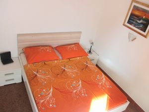 23929878-Ferienwohnung-5-Supetar-300x225-3