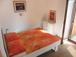 23929878-Ferienwohnung-5-Supetar-300x225-4