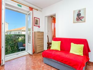 23932712-Ferienwohnung-3-Supetar-300x225-1