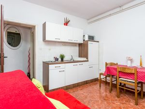 23932712-Ferienwohnung-3-Supetar-300x225-3