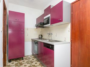 24036422-Ferienwohnung-3-Supetar-300x225-2