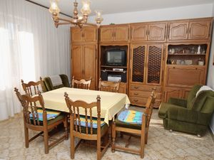 19121340-Ferienwohnung-8-Supetar-300x225-2