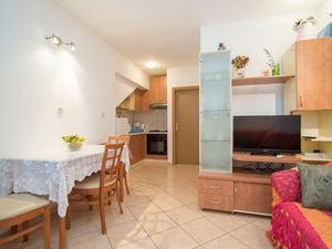 24057577-Ferienwohnung-3-Supetar-300x225-2