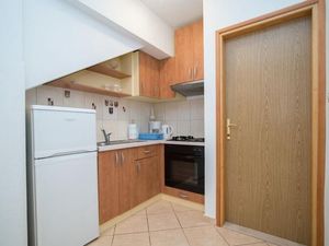 24057577-Ferienwohnung-3-Supetar-300x225-3