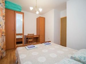 24057577-Ferienwohnung-3-Supetar-300x225-5