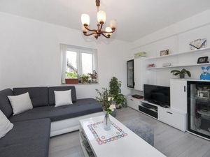 24057582-Ferienwohnung-9-Supetar-300x225-1