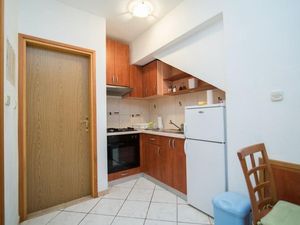 24057587-Ferienwohnung-3-Supetar-300x225-3