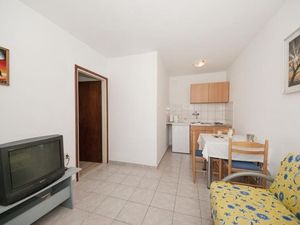 24057588-Ferienwohnung-3-Supetar-300x225-2