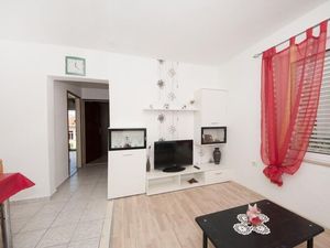 24057589-Ferienwohnung-5-Supetar-300x225-2