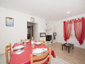 24057589-Ferienwohnung-5-Supetar-300x225-4