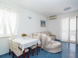 24057591-Ferienwohnung-2-Supetar-300x225-3