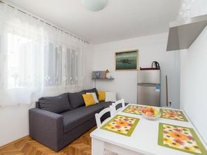 24057799-Ferienwohnung-2-Supetar-300x225-1