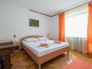 24057799-Ferienwohnung-2-Supetar-300x225-5