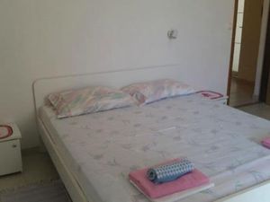 24057907-Ferienwohnung-4-Supetar-300x225-4