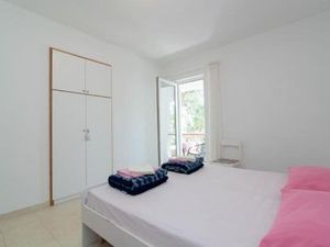 24057908-Ferienwohnung-5-Supetar-300x225-5