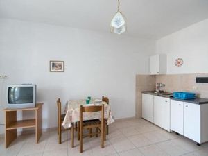 24057909-Ferienwohnung-2-Supetar-300x225-2