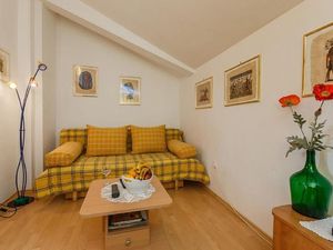 24057911-Ferienwohnung-4-Supetar-300x225-2