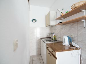 24057916-Ferienwohnung-5-Supetar-300x225-4