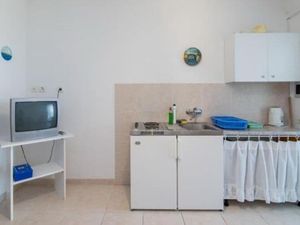 24057919-Ferienwohnung-5-Supetar-300x225-3