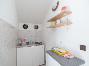 24057920-Ferienwohnung-2-Supetar-300x225-1