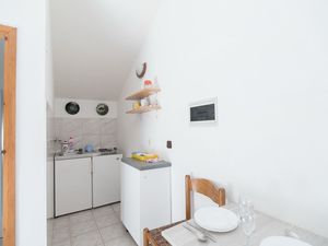 24057920-Ferienwohnung-2-Supetar-300x225-2