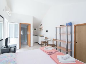 24057920-Ferienwohnung-2-Supetar-300x225-3