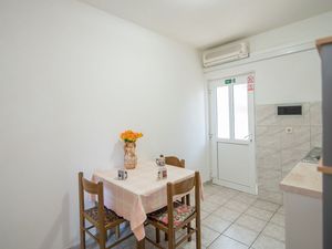 24057922-Ferienwohnung-4-Supetar-300x225-1