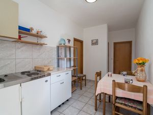 24057922-Ferienwohnung-4-Supetar-300x225-2