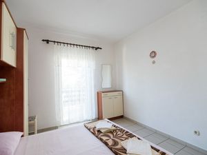 24057922-Ferienwohnung-4-Supetar-300x225-5