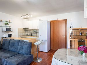 24057925-Ferienwohnung-4-Supetar-300x225-1